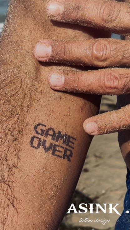 Надпис-game over
