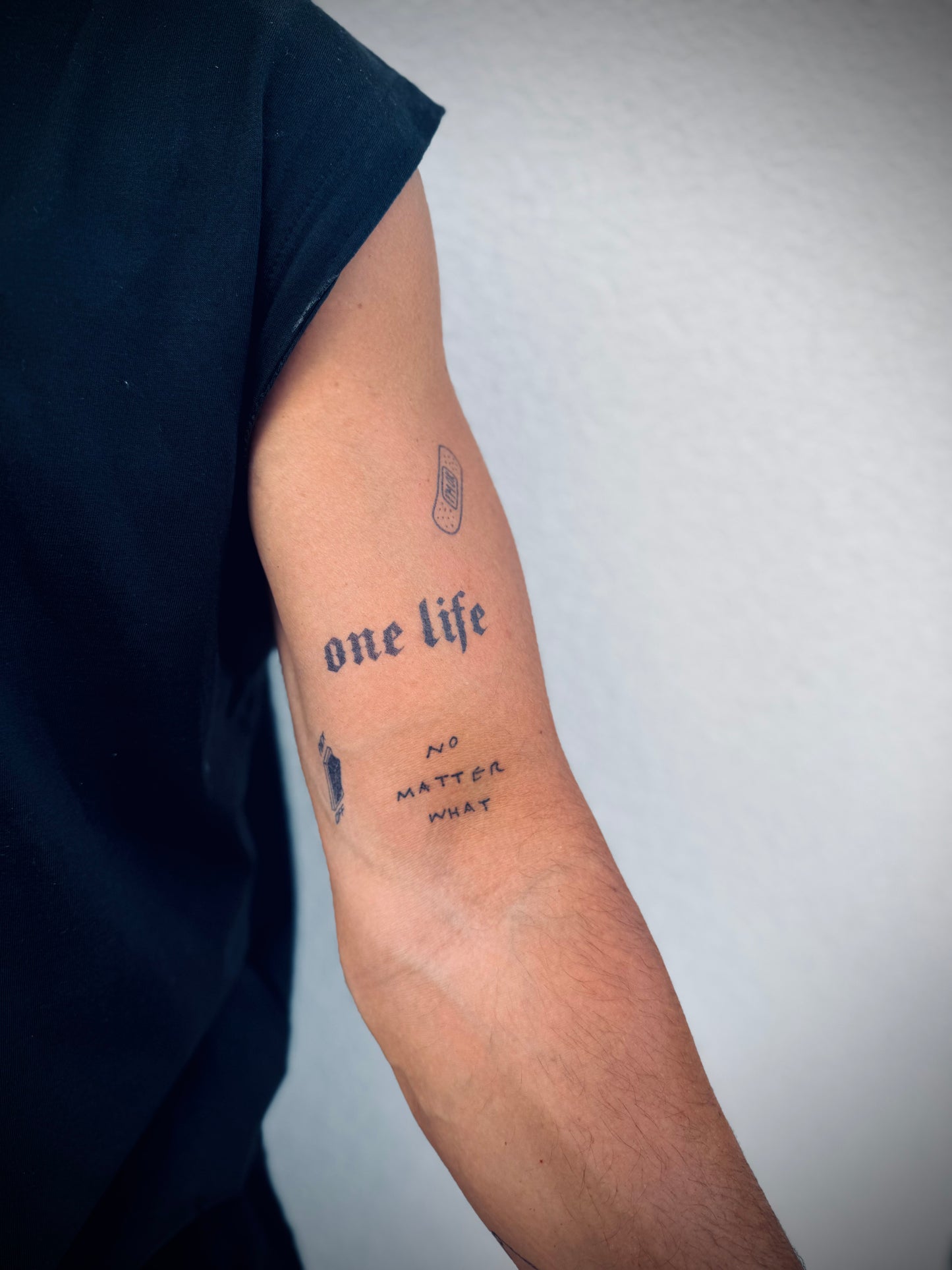 Inscripție - One Life