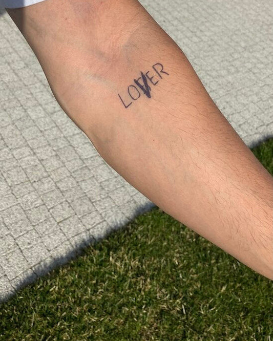 Nápis: Lover