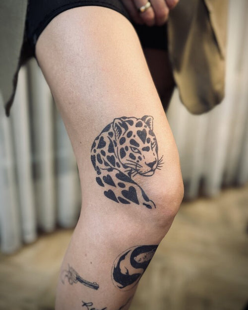 Leopard cu inimioare